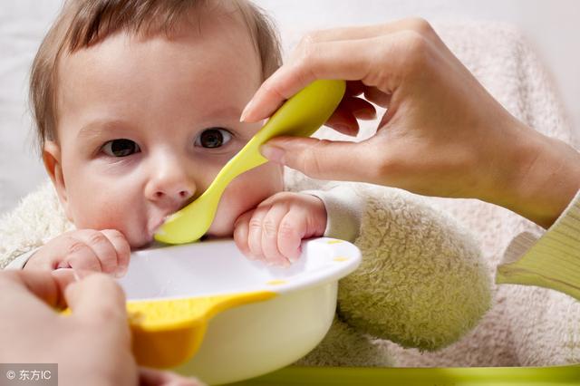 婴幼儿饮食：一岁半宝宝一日三餐吃什么？可以跟大人一起吃吗？