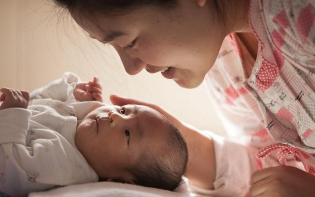 从发动到降生，短短的产道内外，宝宝经历了哪些？比妈妈表现淡定