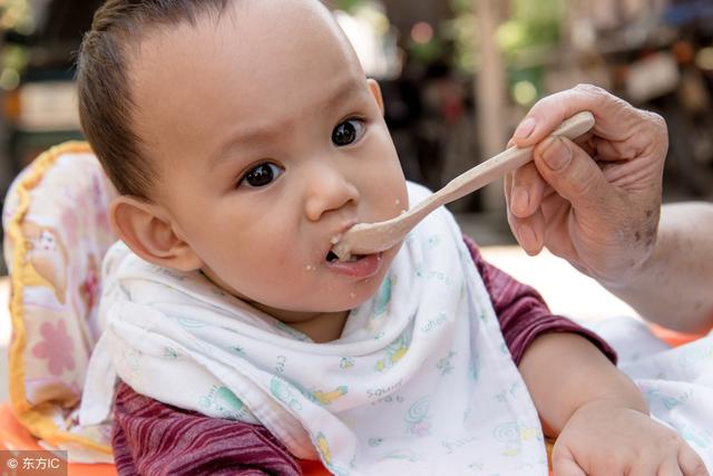 孩子不能吃的食物：3个月内不要盐、1岁之内不要蜜、3岁前不要茶