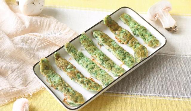 错过了宝宝独立吃饭的黄金期，你就等着一口口地喂吧~