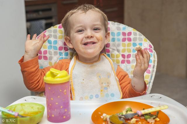 育儿说：婴幼儿多大可以开始吃盐，几岁可以和父母吃同样的饭菜？