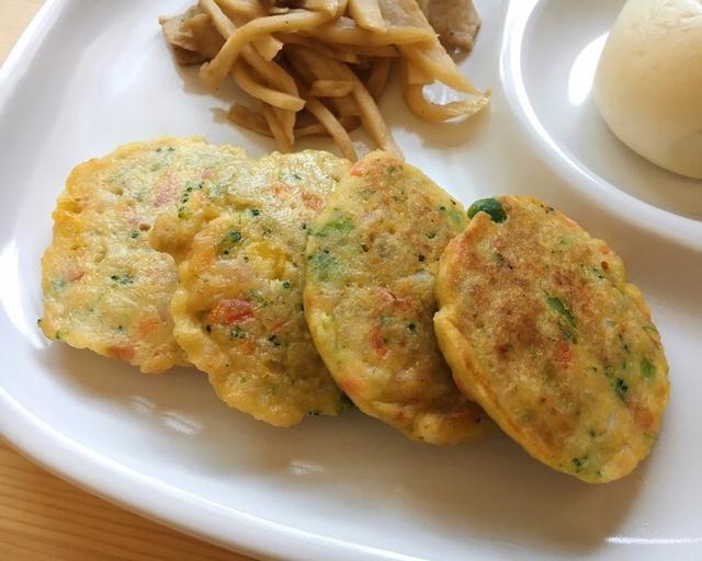宝宝最爱吃的辅食——鲜虾蔬菜饼，做法简单，孩子吃了还有营养