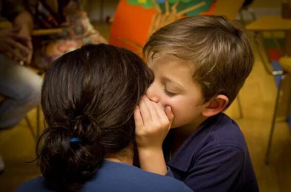 儿子问“咱家穷不穷”？这位妈妈用十几年回答他，换回超值的结果