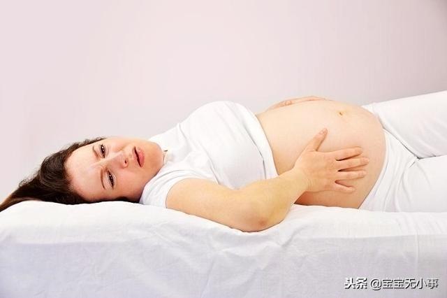 孕晚期破水，第一件事要干啥？孕妇的做法关乎胎儿的安全