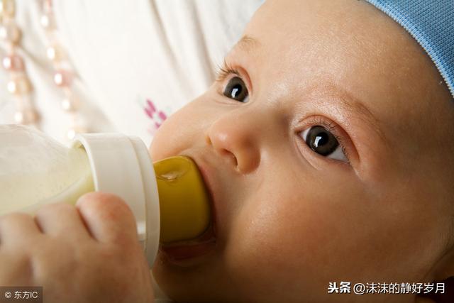 哪个宝宝没有吐奶的经历呢？妈妈别大惊小怪，这样3步来做就对了