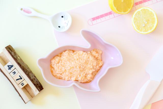 辅食日志｜三文鱼胡萝卜泥米糊