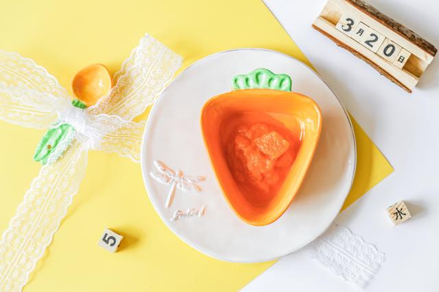 辅食日志｜胡萝卜泥米糊