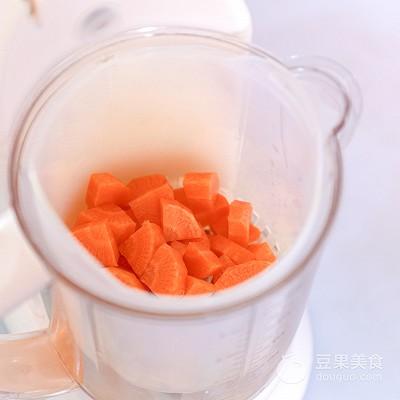 辅食日志｜三文鱼胡萝卜泥米糊