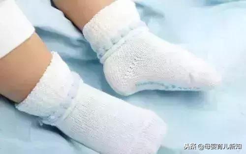 宝宝可以穿袜子睡觉吗？7招教你给孩子选一双合适的袜子