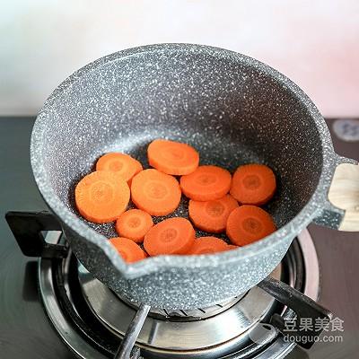 辅食日志｜胡萝卜泥米糊