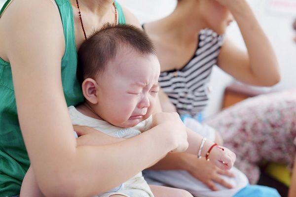 孩子大哭哄不好？笨妈妈只会说“不准哭”，聪明妈妈会说这3句话
