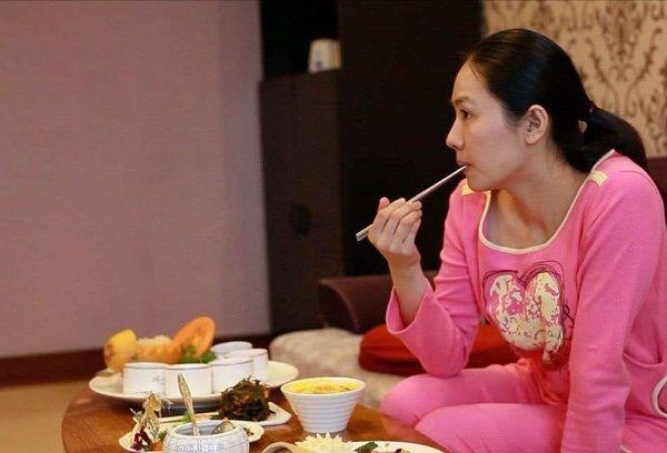 孕早期不能碰的几种食物，孕妈应该避免，以防伤到胎儿
