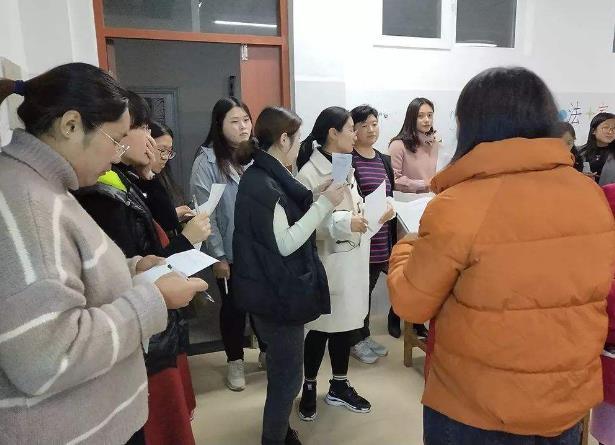 开完“家长会”，需要单独和班主任聊一聊吗？很多家长都做错了！