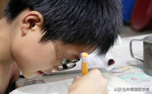 我孩子8岁近视，半年疯涨100度，用了眼科医生妙方，降了度数