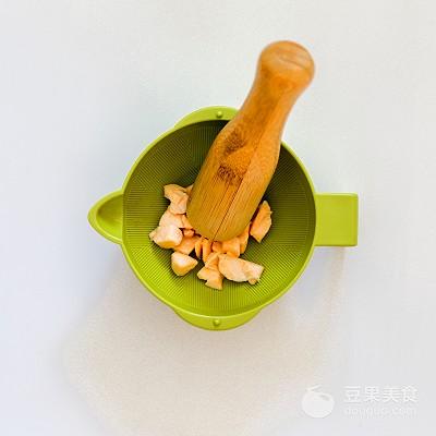 辅食日志｜三文鱼胡萝卜泥米糊