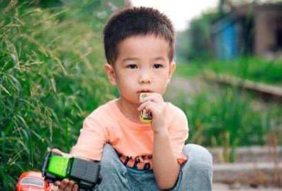 孩子额头受伤，揉一揉就可消肿？错，处理不当会危害健康