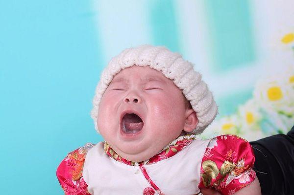 孩子大哭哄不好？笨妈妈只会说“不准哭”，聪明妈妈会说这3句话
