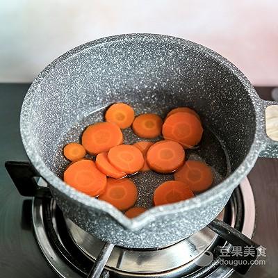 辅食日志｜胡萝卜泥米糊