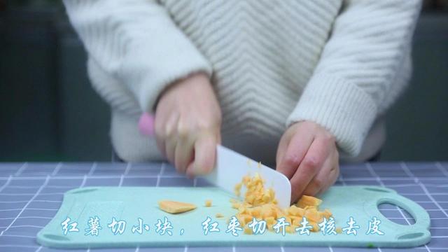 常给宝宝吃这道辅食，润肠养胃，还能补铁哦！