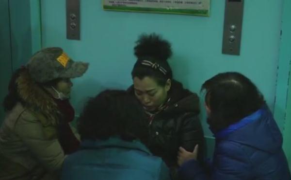 2岁幼儿心跳停了，大脑严重受损！因为吞下这东西