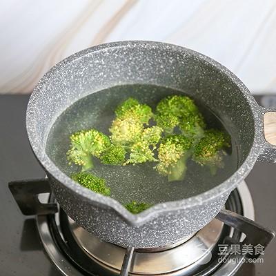 辅食日志｜西兰花红薯泥米糊