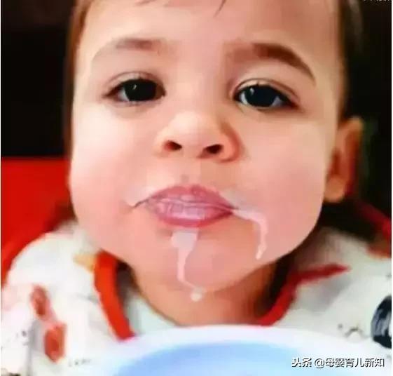 宝宝吐奶、漾奶、呛奶经常发生？9个小妙招教你预防宝宝吐奶