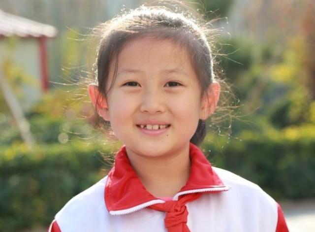 女孩子几岁来“月经”属于正常？有女儿的家长，要知道这3件事！