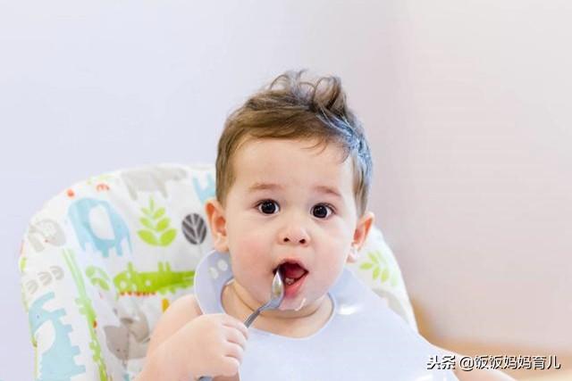 不同年龄的宝宝对辅食要求不同，并不是越烂越好，宝妈你知道吗？