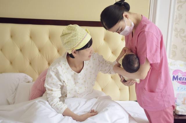 坐月子，婆婆和月嫂该用哪个，看完这些利弊你心中自然有答案
