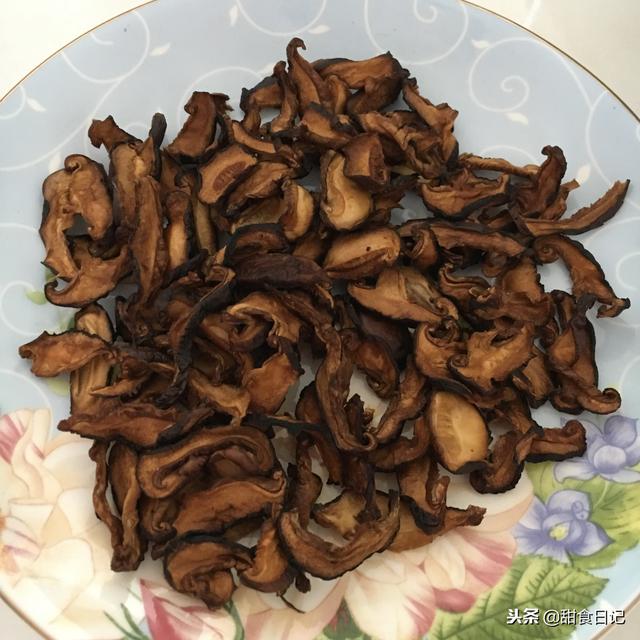 给宝宝辅食加什么即有营养又好吃，答案是香菇粉
