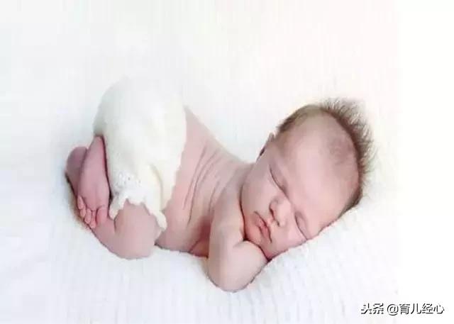 宝宝的睡姿藏着这么多秘密，看看你家宝宝通过睡姿在向你传达什么