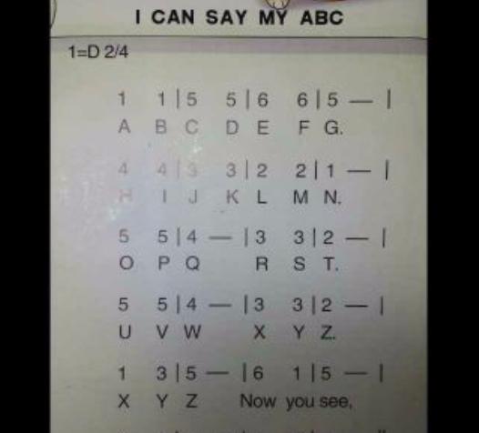 孩子在美国上幼儿园，我发现他学的字母歌居然和我小时学得不一样