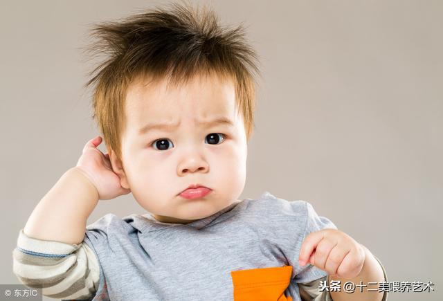 宝宝头发好少，怨满月时没给剃头发？真正的原因是这3个
