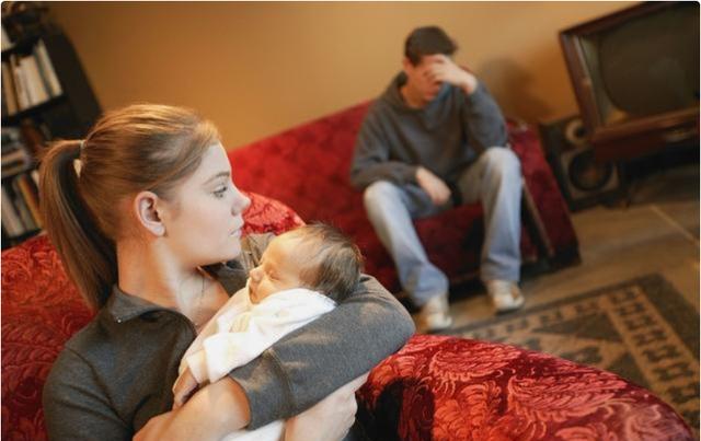 为什么婴儿宝宝晚上睡觉时突然大哭？5种原因，这样安慰才正确