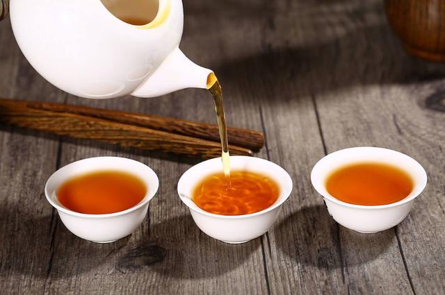 Ů�˳��Ⱥ��ô��࣬�������8���仯�����Ӧ��γ��ݣ�