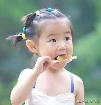 家庭育儿中的一个常见问题：儿童的积食是由家长的坏习惯导致的