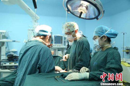 浙江义乌一孕妇因车祸成植物状态 奇迹产下健康女婴