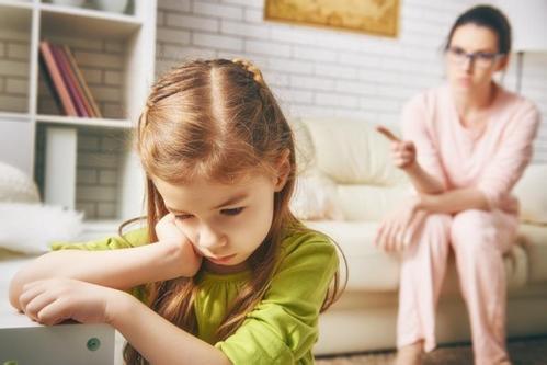 面对孩子人生的3次叛逆期，父母该怎么做