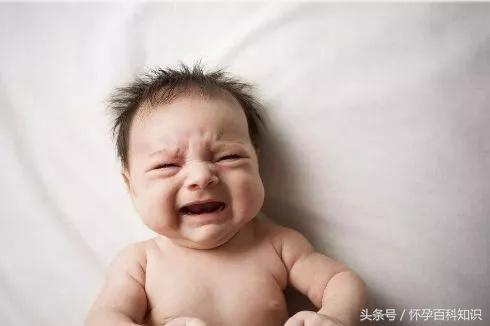 宝宝出生后，一月黄疸，二月肠绞痛，三月抬头，四月翻身……