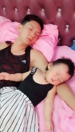 爸爸的小情人出生后，画风是这样的，看得妈妈都要吃醋了