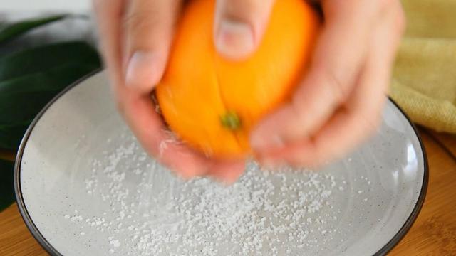 秋冬容易咳嗽,这水果这样做润肺止咳,孩子特爱喝