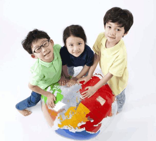 回家之后小宝说：妈妈你是不是要放十四天假了？妈妈一下子懵了！