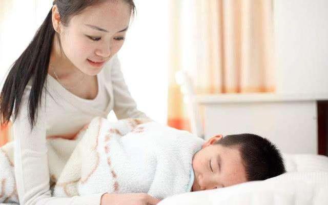 冬季如何叫醒赖床的孩子？做好这3点，孩子起床快，而且不哭不闹