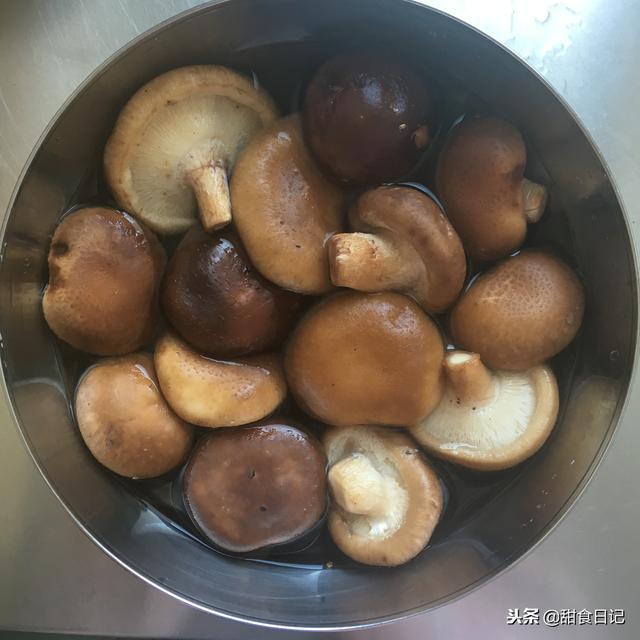 给宝宝辅食加什么即有营养又好吃，答案是香菇粉