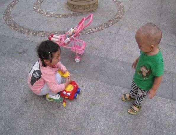 我可以和你玩吗？你还在教孩子用这种交际方式？结果可能会更糟！