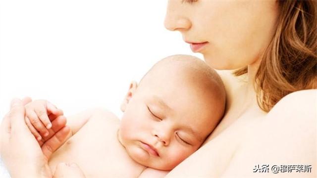 给睡着的宝宝拍嗝，这4个方法就够用了