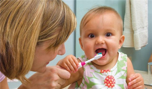 宝宝刷牙讲究多，不知道这些细节可不行！