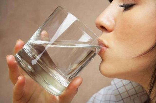 孕期喝水也有大讲究，这几种水被誉为孕期“杀手”，孕妈不能碰