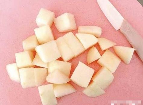 孩子积食别担心，将“这3种”水果，炖一炖，效果特别好，收藏了