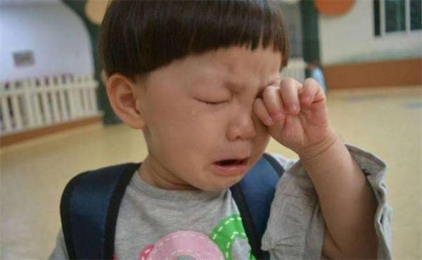 孩子如果有这几个表现，说明在幼儿园过的不好，家长要注意了！